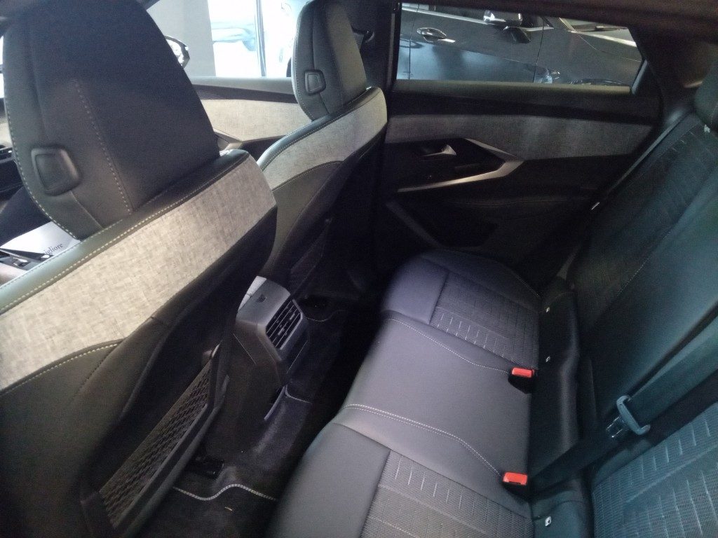 Clicca per ingrandire 3008 - Hybrid 145 e-DCS6 GT KM ZERO - OFFERTA PROMO!!