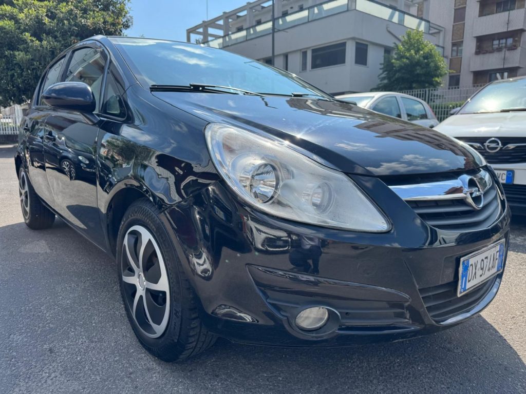 OPEL Corsa 1.2 5 porte Cosmo - 2