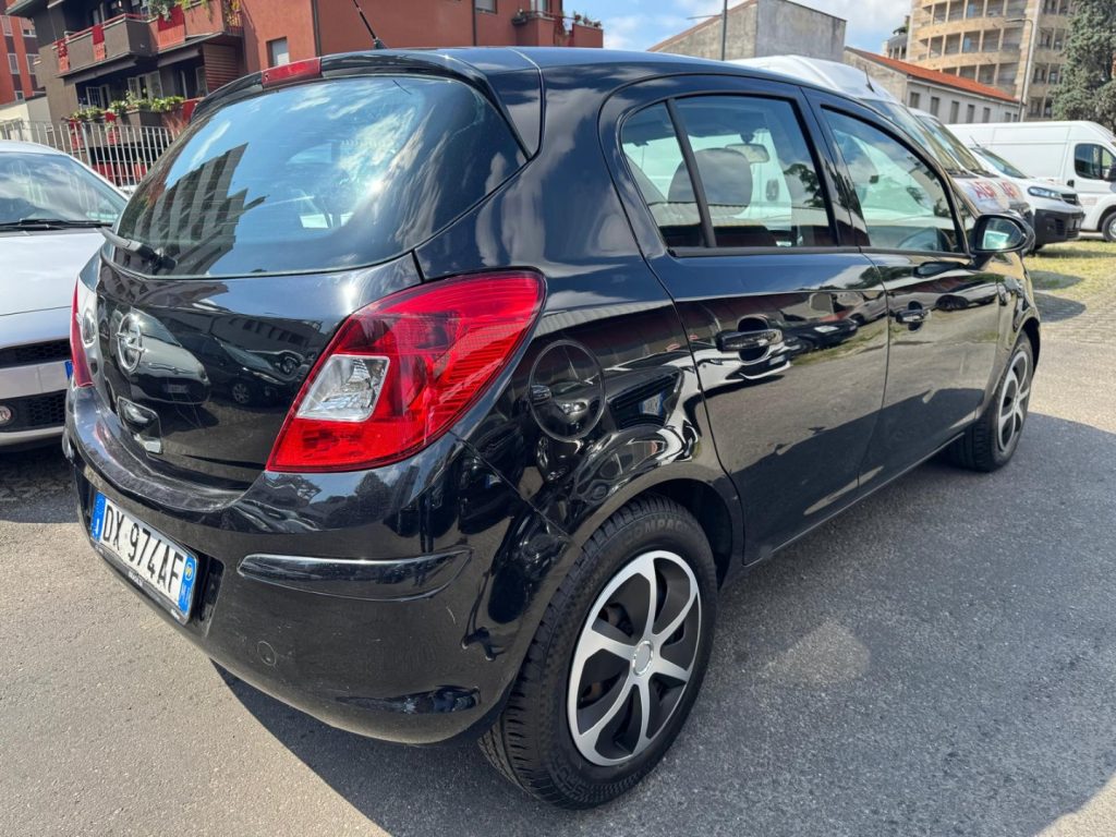 OPEL Corsa 1.2 5 porte Cosmo - 4