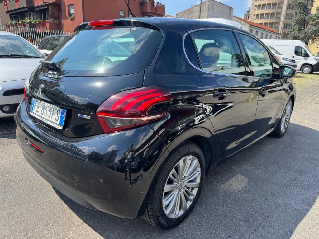 PEUGEOT 208 1.2 82CV 5 porte Allure - 5