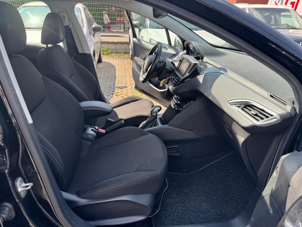 PEUGEOT 208 1.2 82CV 5 porte Allure - 15