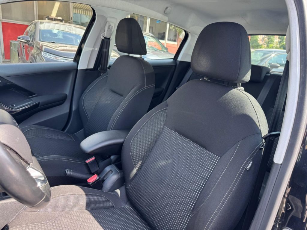 PEUGEOT 208 1.2 82CV 5 porte Allure - 17