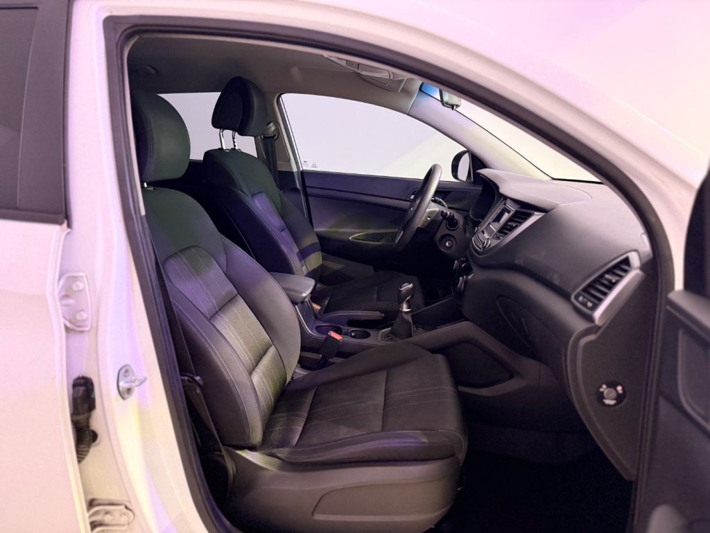 HYUNDAI Tucson 1.6 GDI Comfort - 16