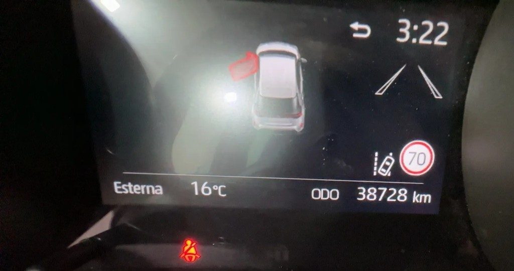 TOYOTA Yaris Cross 1.5 Hybrid E-CVT Lounge Telecamera - 12