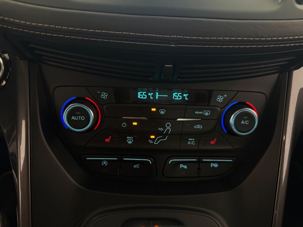 FORD Kuga 2.0 TDCI 150 CV S&S 4WD Powershift Vignale - 17