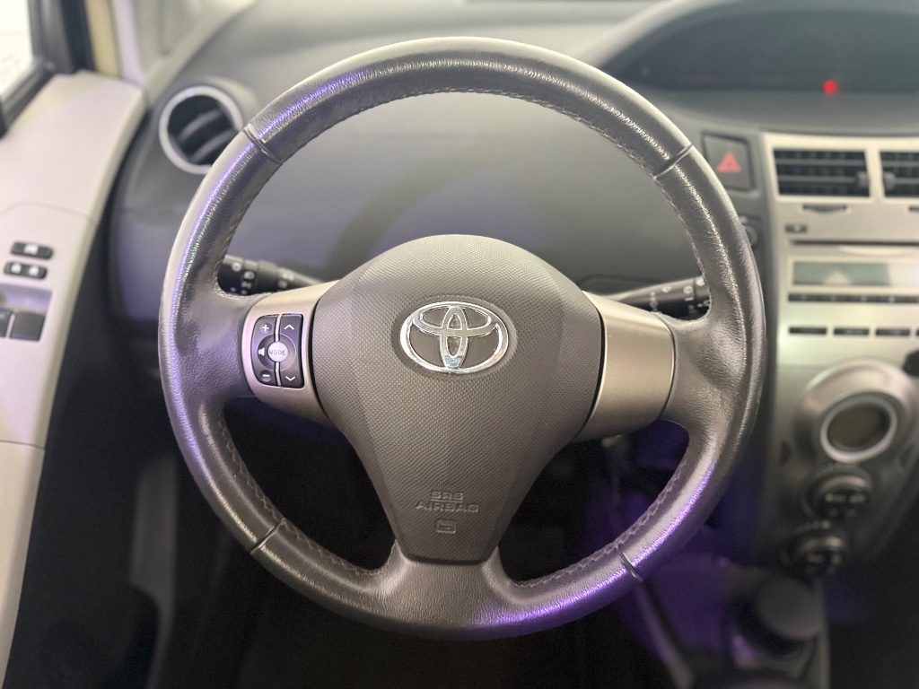 TOYOTA Yaris 1.0 5 ,porte Sol - 12