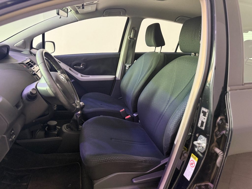 TOYOTA Yaris 1.0 5 ,porte Sol - 19