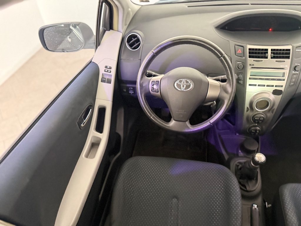 TOYOTA Yaris 1.0 5 ,porte Sol - 13