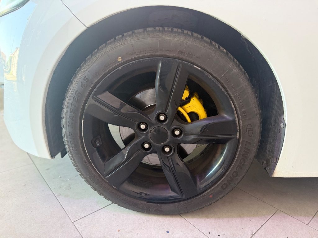 HYUNDAI Veloster 1.6 GDI Comfort - 4