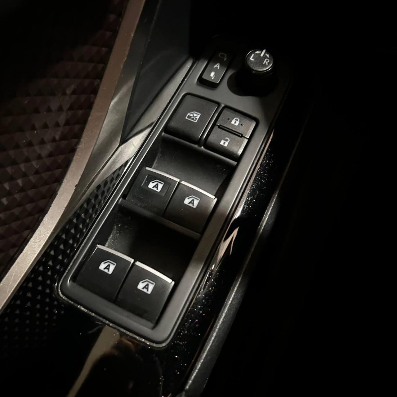 TOYOTA C-HR 1.8 Hybrid E-CVT Lounge - 26