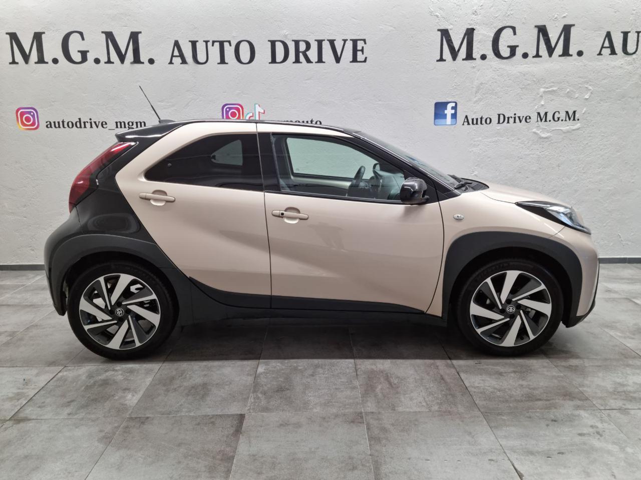 TOYOTA Aygo X 1.0 VVT-i 72 CV 5 porte Lounge S-CVT - 4