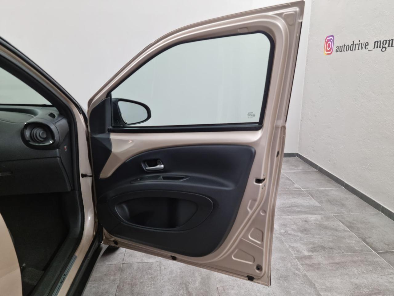 TOYOTA Aygo X 1.0 VVT-i 72 CV 5 porte Lounge S-CVT - 27