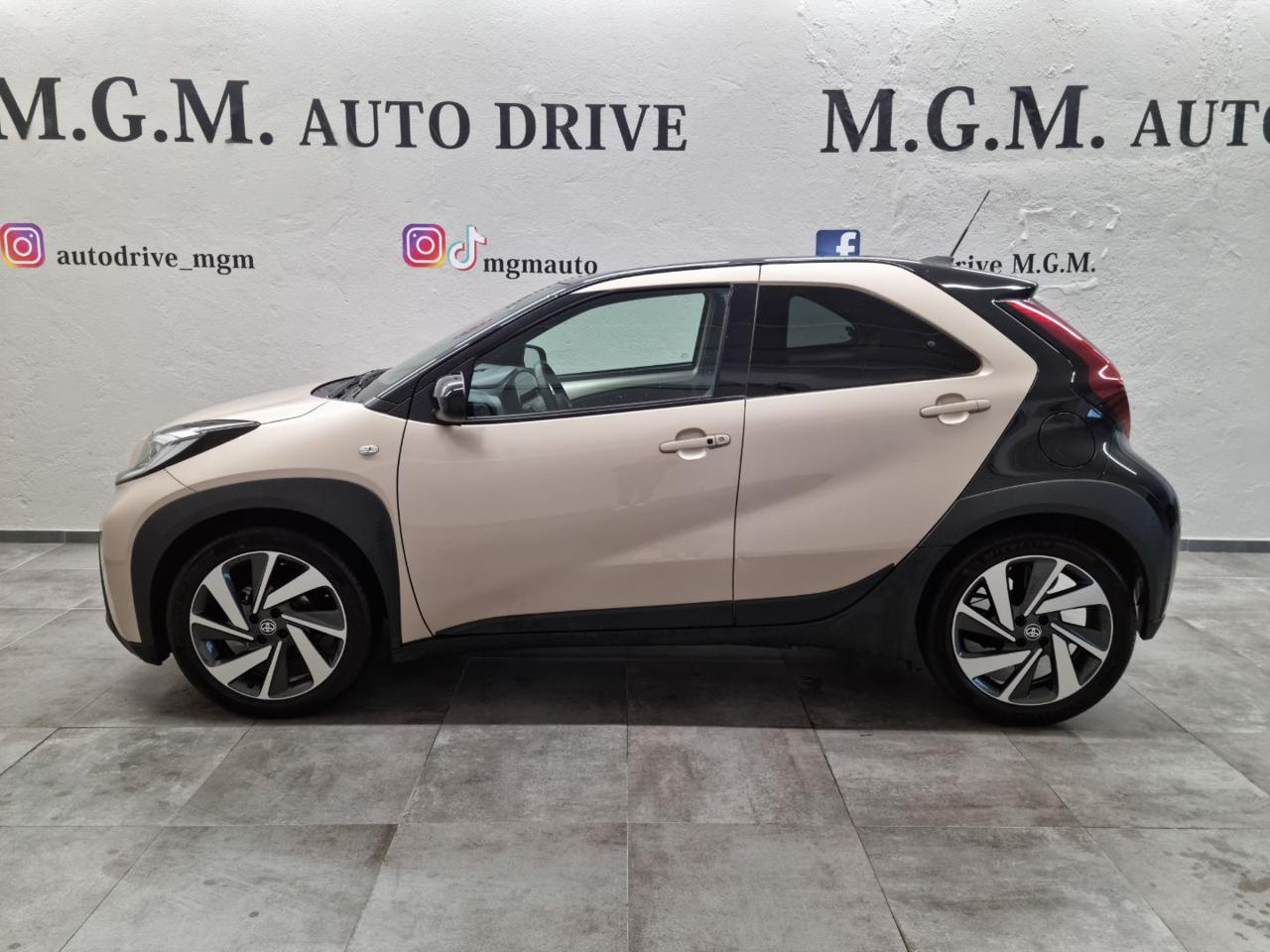 TOYOTA Aygo X 1.0 VVT-i 72 CV 5 porte Lounge S-CVT - 2