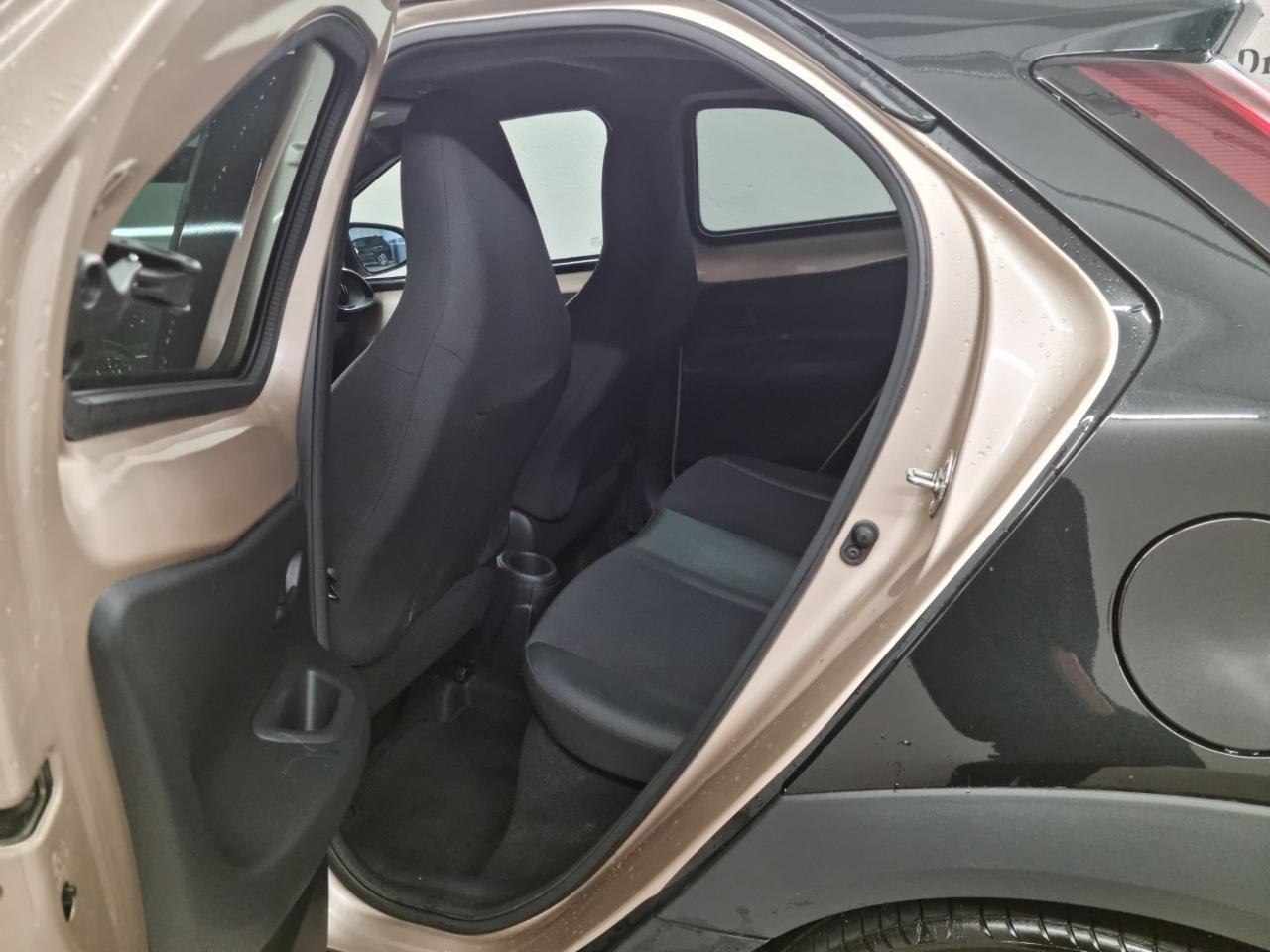 TOYOTA Aygo X 1.0 VVT-i 72 CV 5 porte Lounge S-CVT - 24
