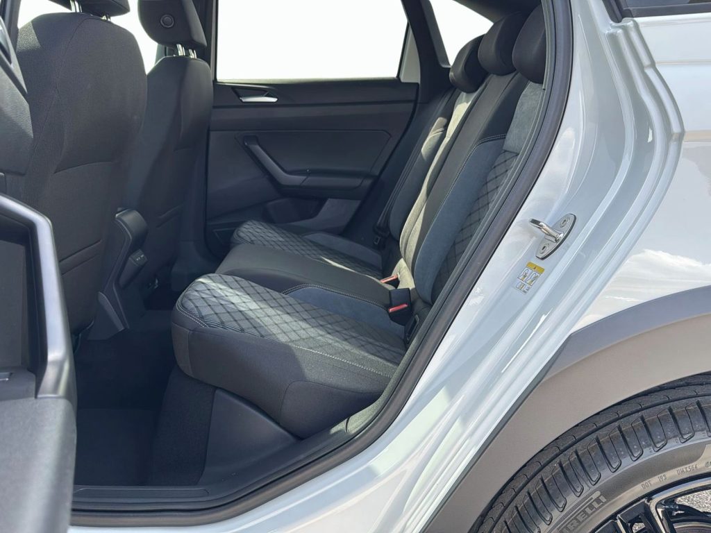 VOLKSWAGEN Taigo R-Line Plus 1.0 TSI 85 kW (115 CV) DSG - 10