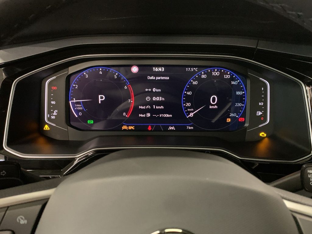 VOLKSWAGEN Taigo R-Line Plus 1.0 TSI 85 kW (115 CV) DSG - 12