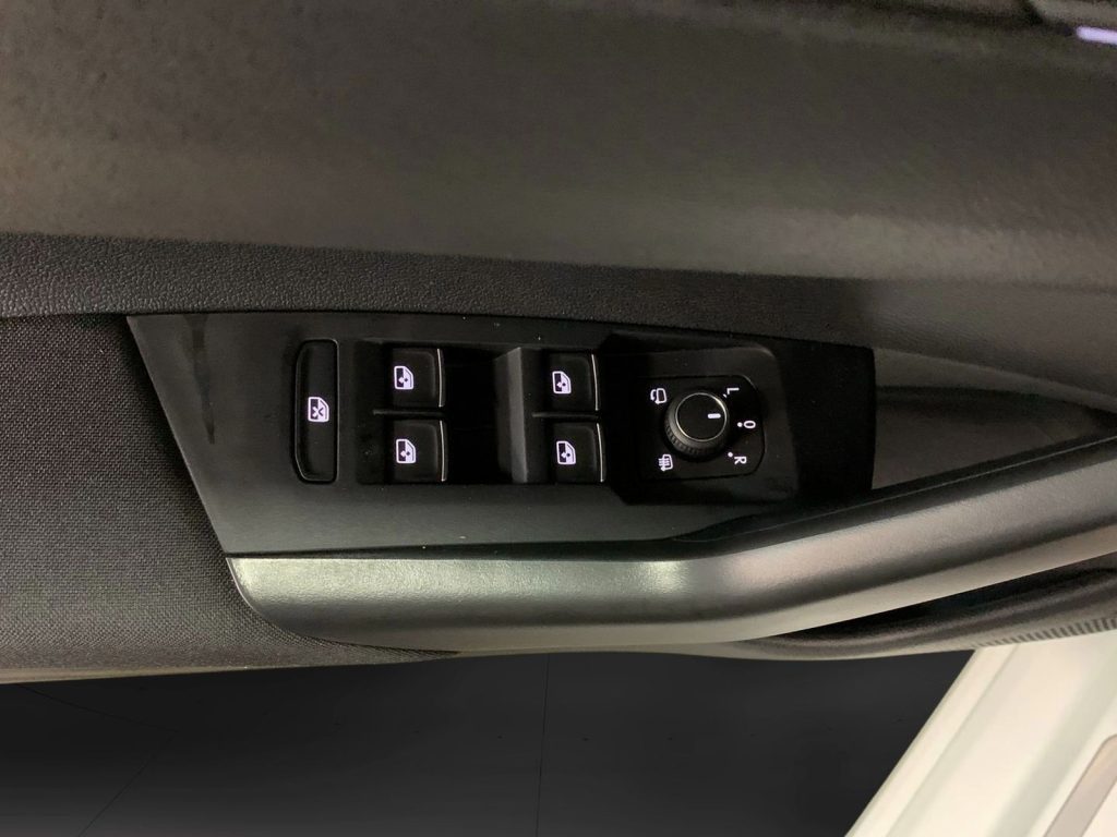 VOLKSWAGEN Taigo R-Line Plus 1.0 TSI 85 kW (115 CV) DSG - 20