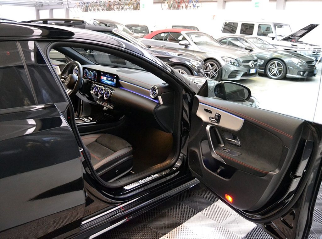 MERCEDES-BENZ CLA 180 Automatic Shooting Brake AMG Line Premium Plus** - 4