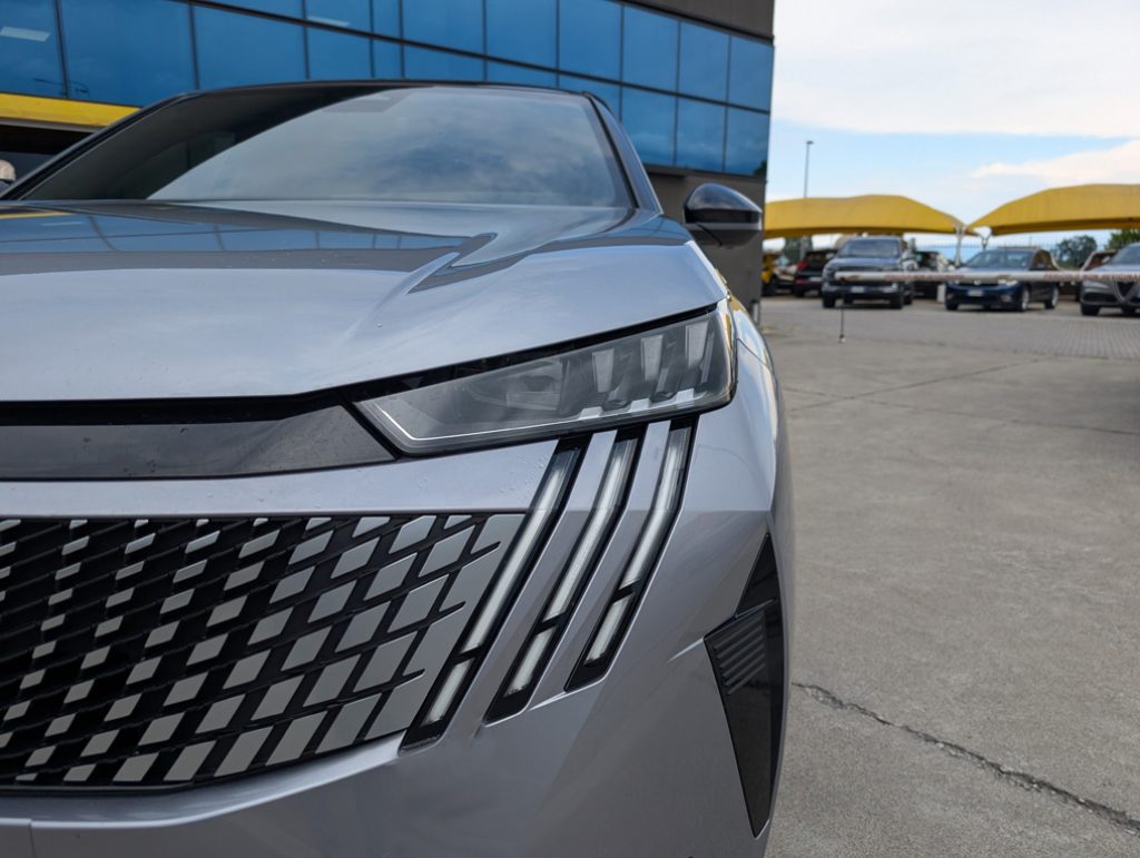 PEUGEOT 3008 Hybrid 145 e-DCS6 GT Aziendale Garanzia 03.2029 - 10