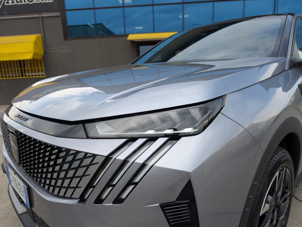 PEUGEOT 3008 Hybrid 145 e-DCS6 GT Aziendale Garanzia 03.2029 - 11