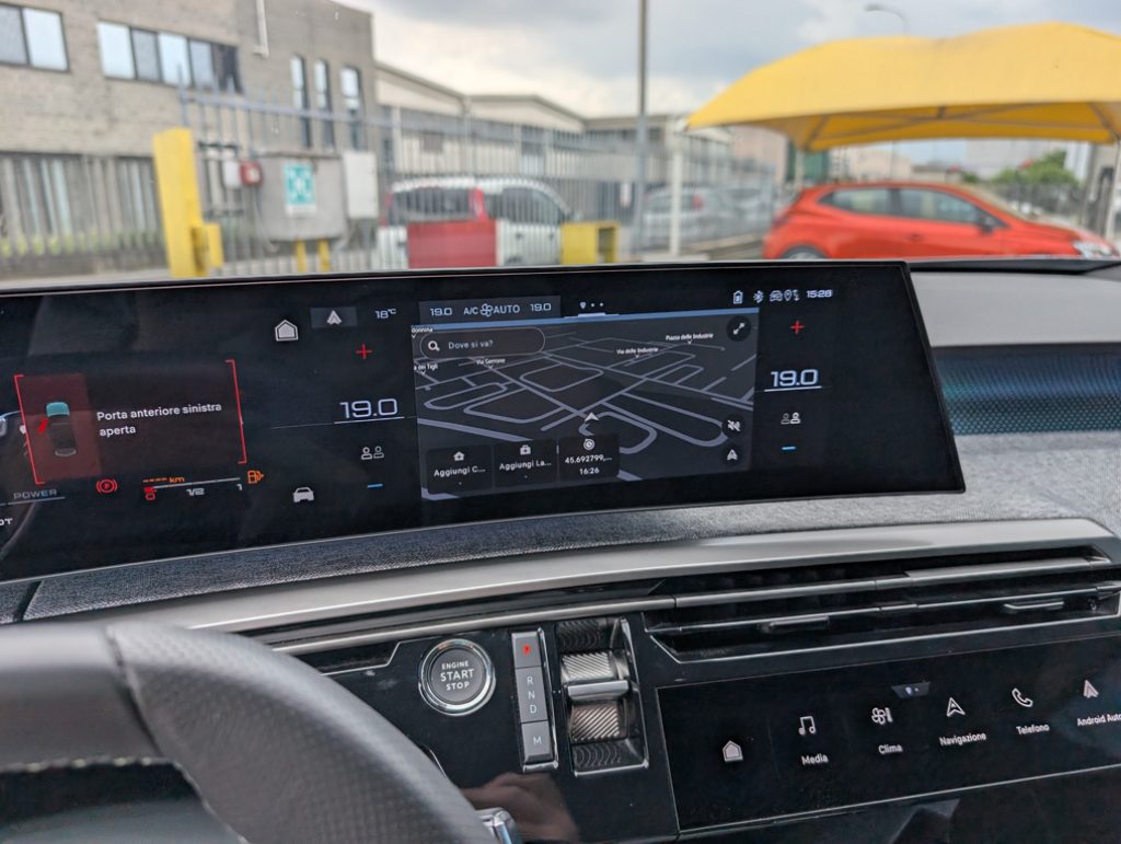 PEUGEOT 3008 Hybrid 145 e-DCS6 GT Aziendale Garanzia 03.2029 - 15