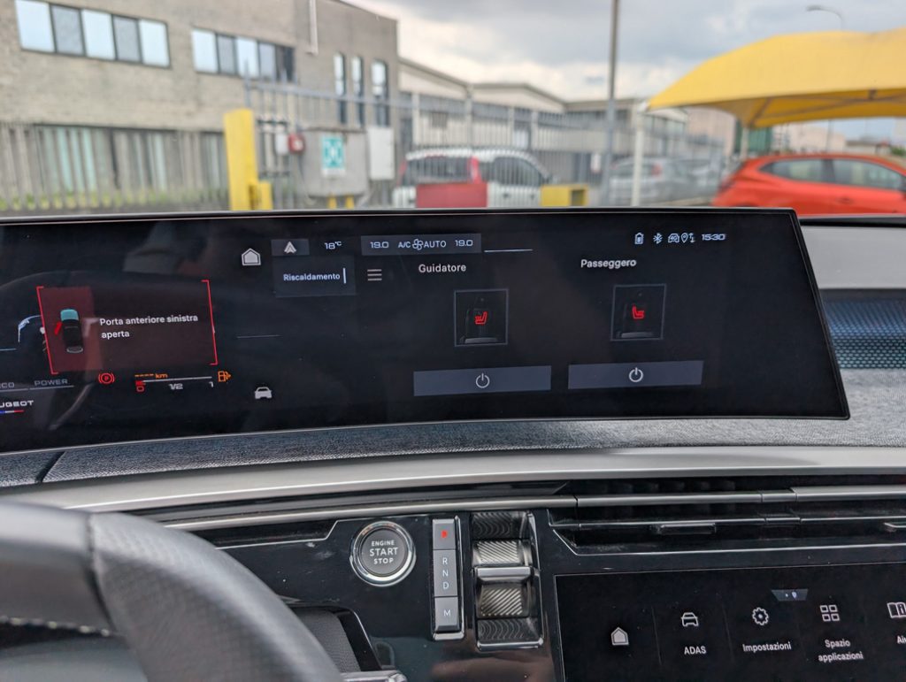 PEUGEOT 3008 Hybrid 145 e-DCS6 GT Aziendale Garanzia 03.2029 - 23