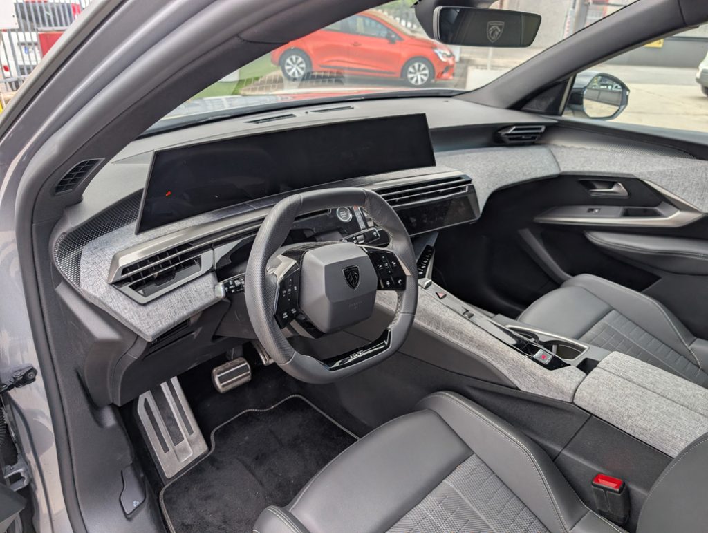 PEUGEOT 3008 Hybrid 145 e-DCS6 GT Aziendale Garanzia 03.2029 - 27
