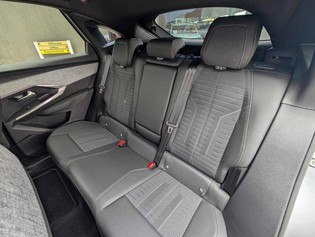 PEUGEOT 3008 Hybrid 145 e-DCS6 GT Aziendale Garanzia 03.2029 - 28