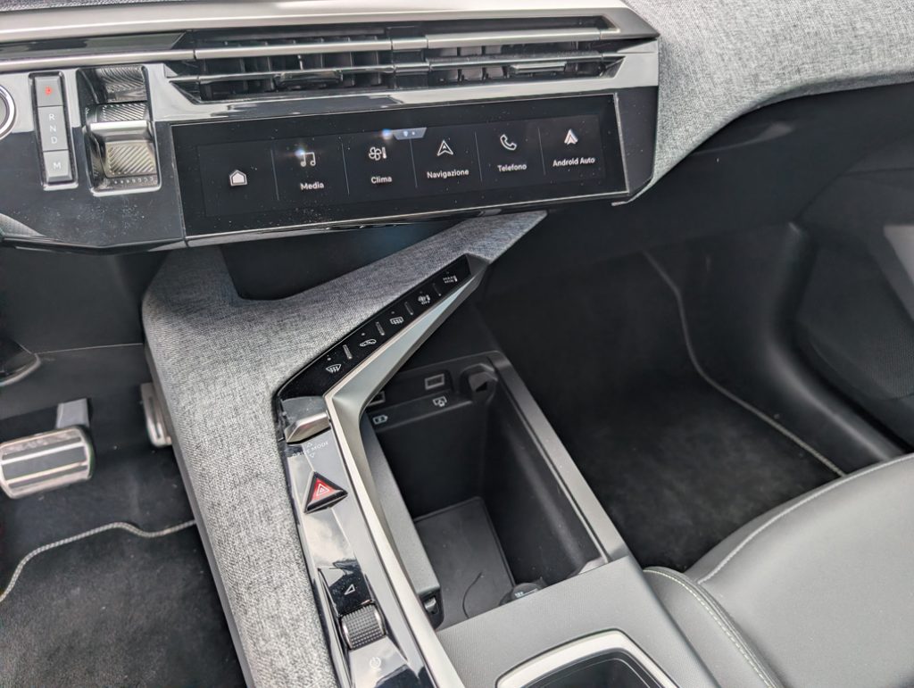 PEUGEOT 3008 Hybrid 145 e-DCS6 GT Aziendale Garanzia 03.2029 - 35