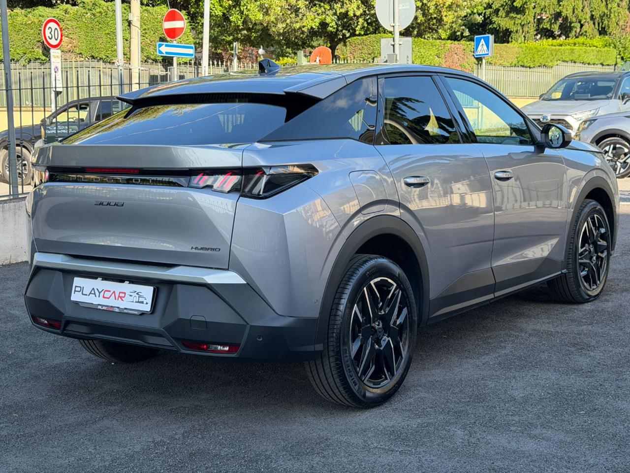 PEUGEOT 3008 Hybrid 145 e-DCS6 ALLURE NAVI+PELLE+R.CAM360°+LED! - 4