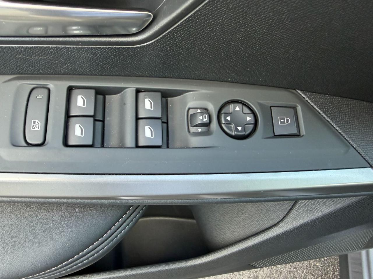 PEUGEOT 3008 Hybrid 145 e-DCS6 ALLURE NAVI+PELLE+R.CAM360°+LED! - 24