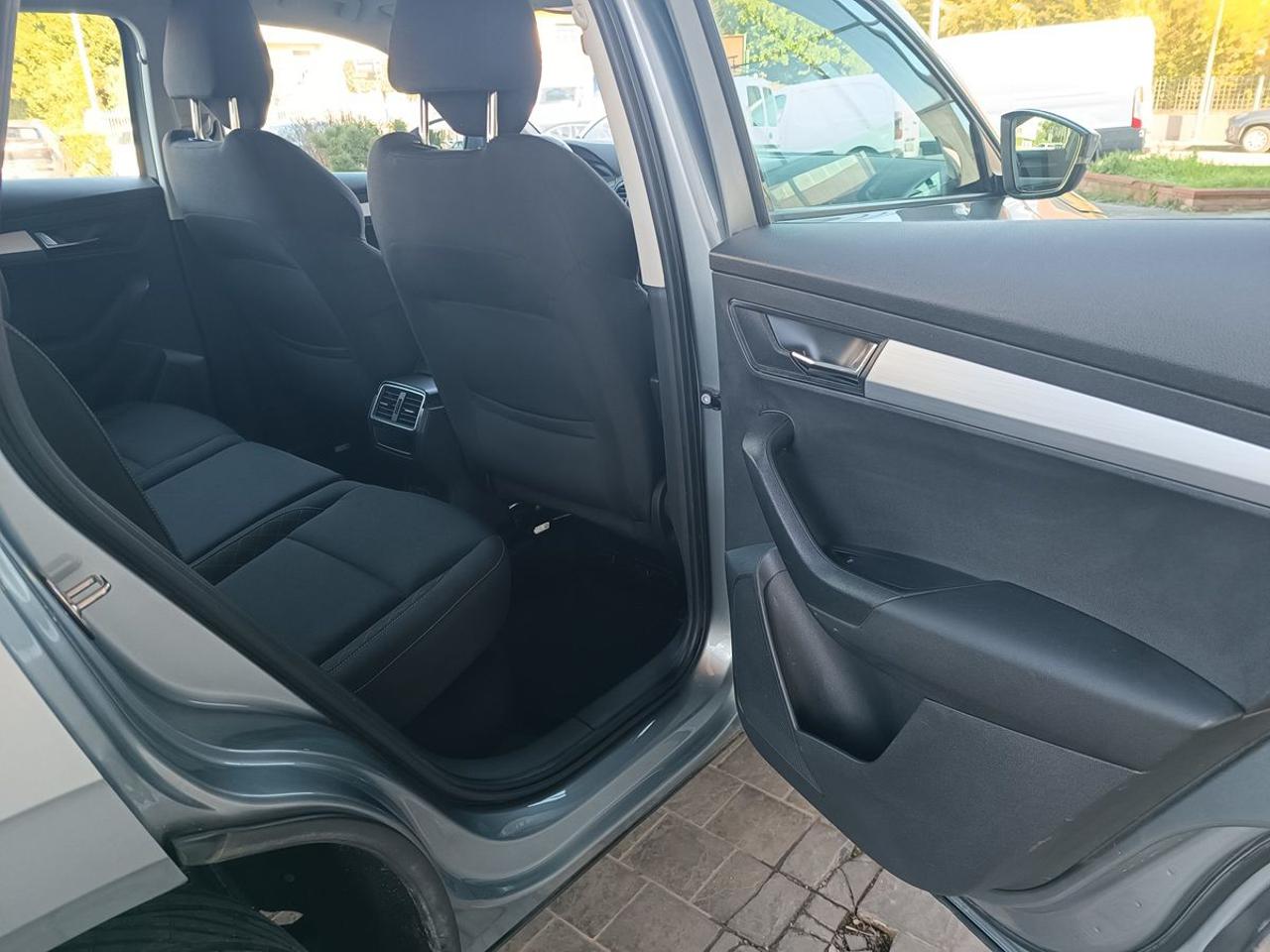 SKODA Karoq 1.6 TDI SCR DSG Ambition - 14