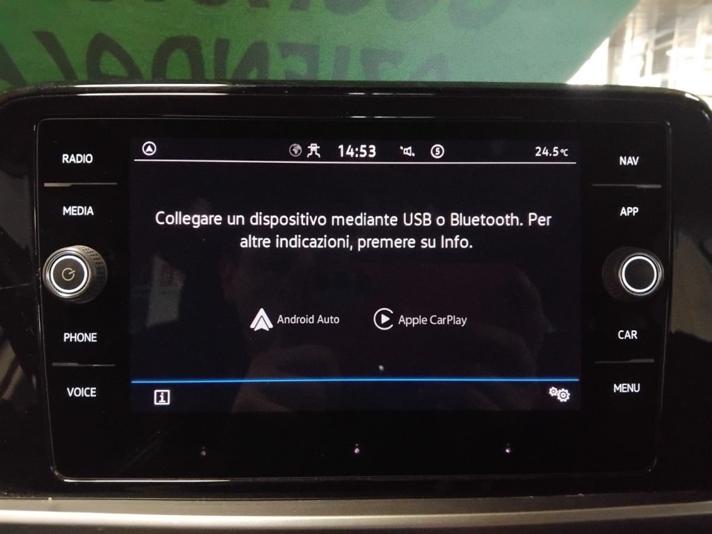 VOLKSWAGEN T-Roc 1.0 TSI Life 17 - 21