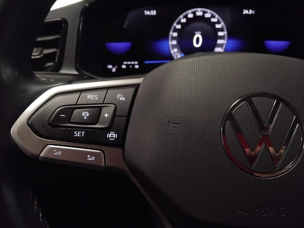 VOLKSWAGEN T-Roc 1.0 TSI Life 17 - 22