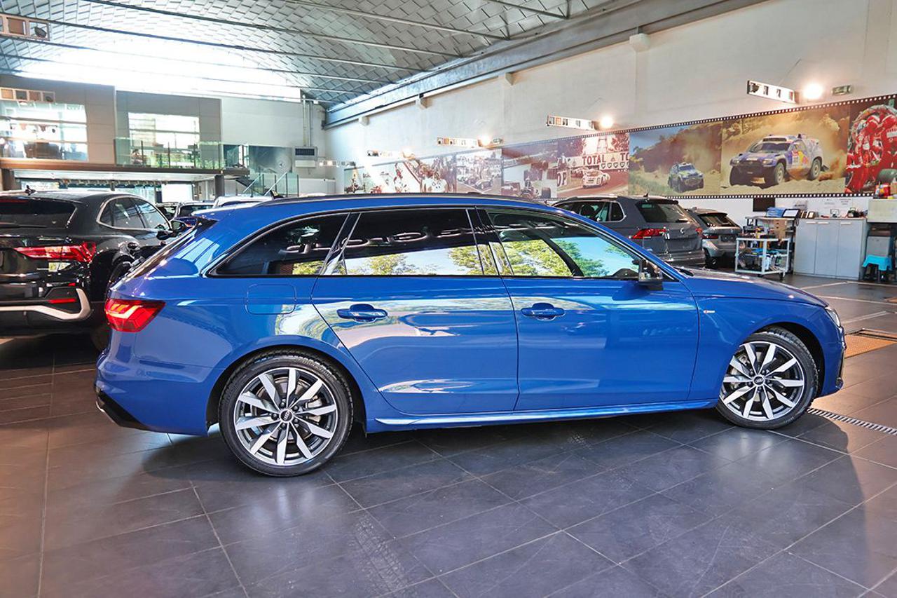 AUDI A4 40 TFSI Avant Quattro S-Tronic S-Line - 10