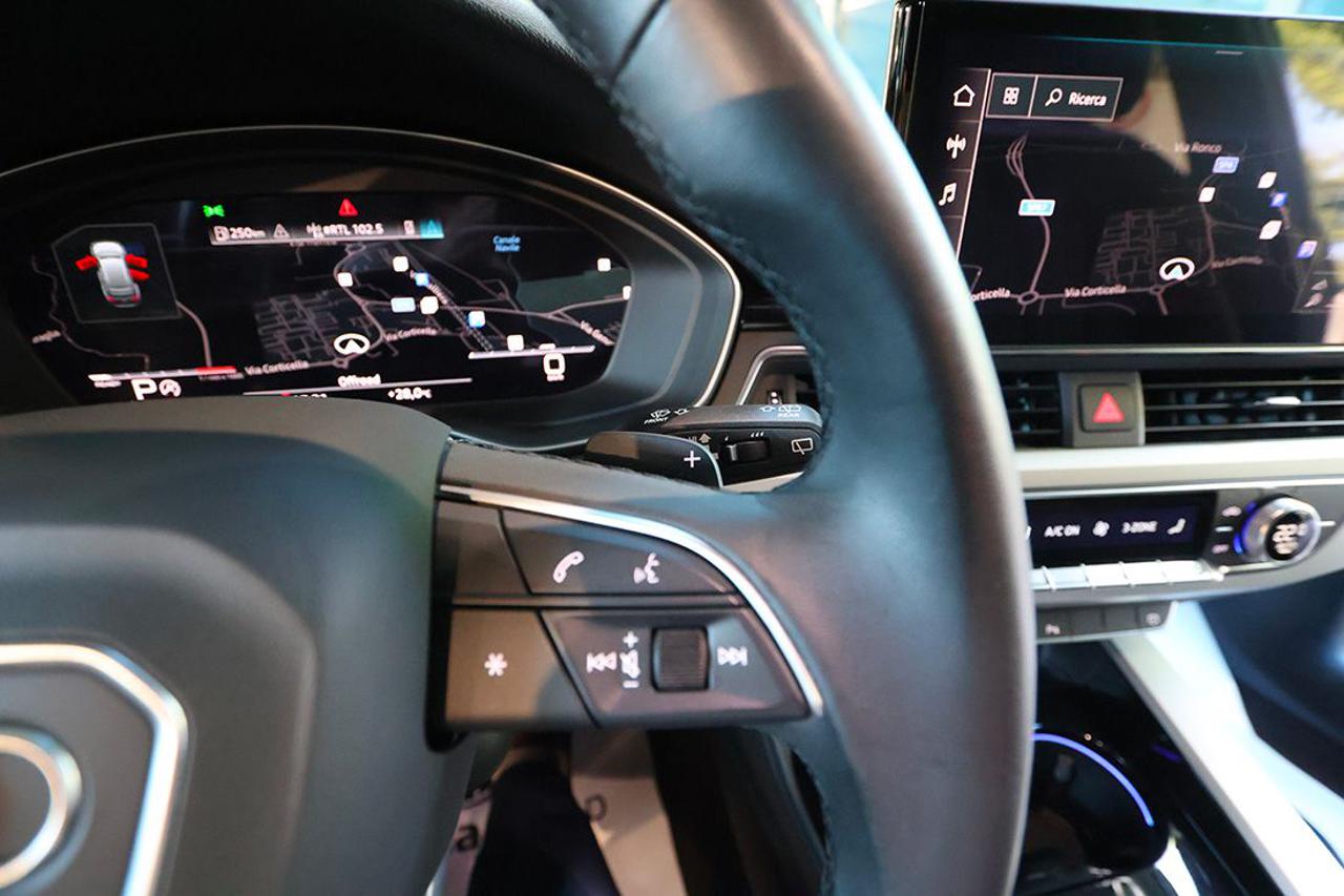 AUDI A4 40 TFSI Avant Quattro S-Tronic S-Line - 22