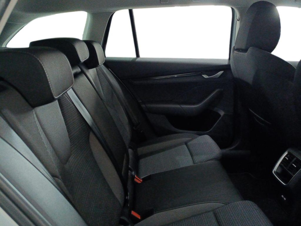 SKODA Octavia 2.0 TDI 150 CV DSG Wagon Executive - 11