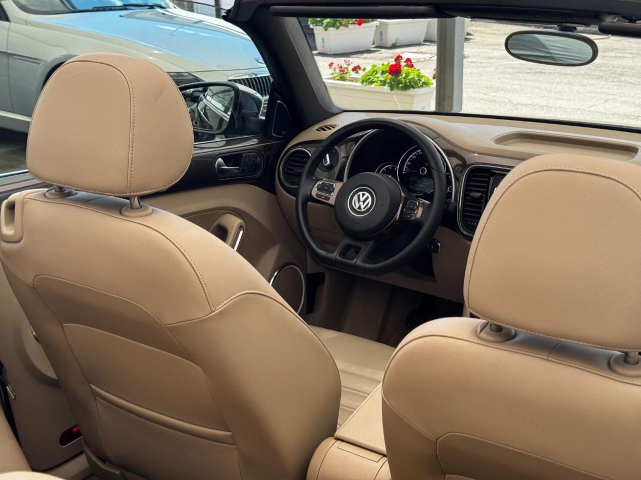 VOLKSWAGEN Maggiolino Cabrio 2.0 TDI 70s Design (Pelle/Xeno/Navi/LED) - 24
