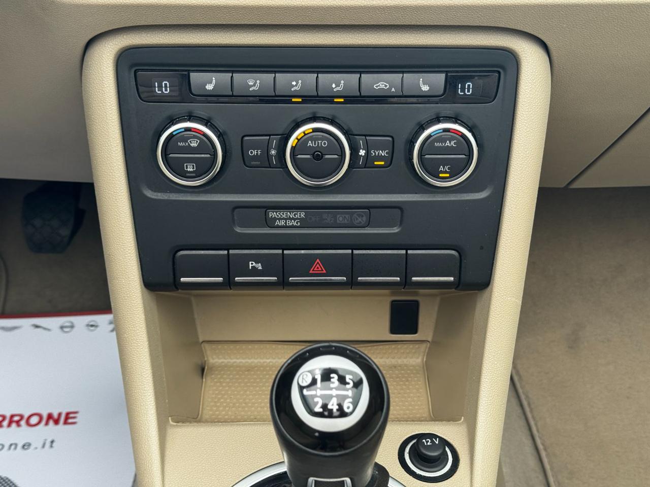 VOLKSWAGEN Maggiolino Cabrio 2.0 TDI 70s Design (Pelle/Xeno/Navi/LED) - 18
