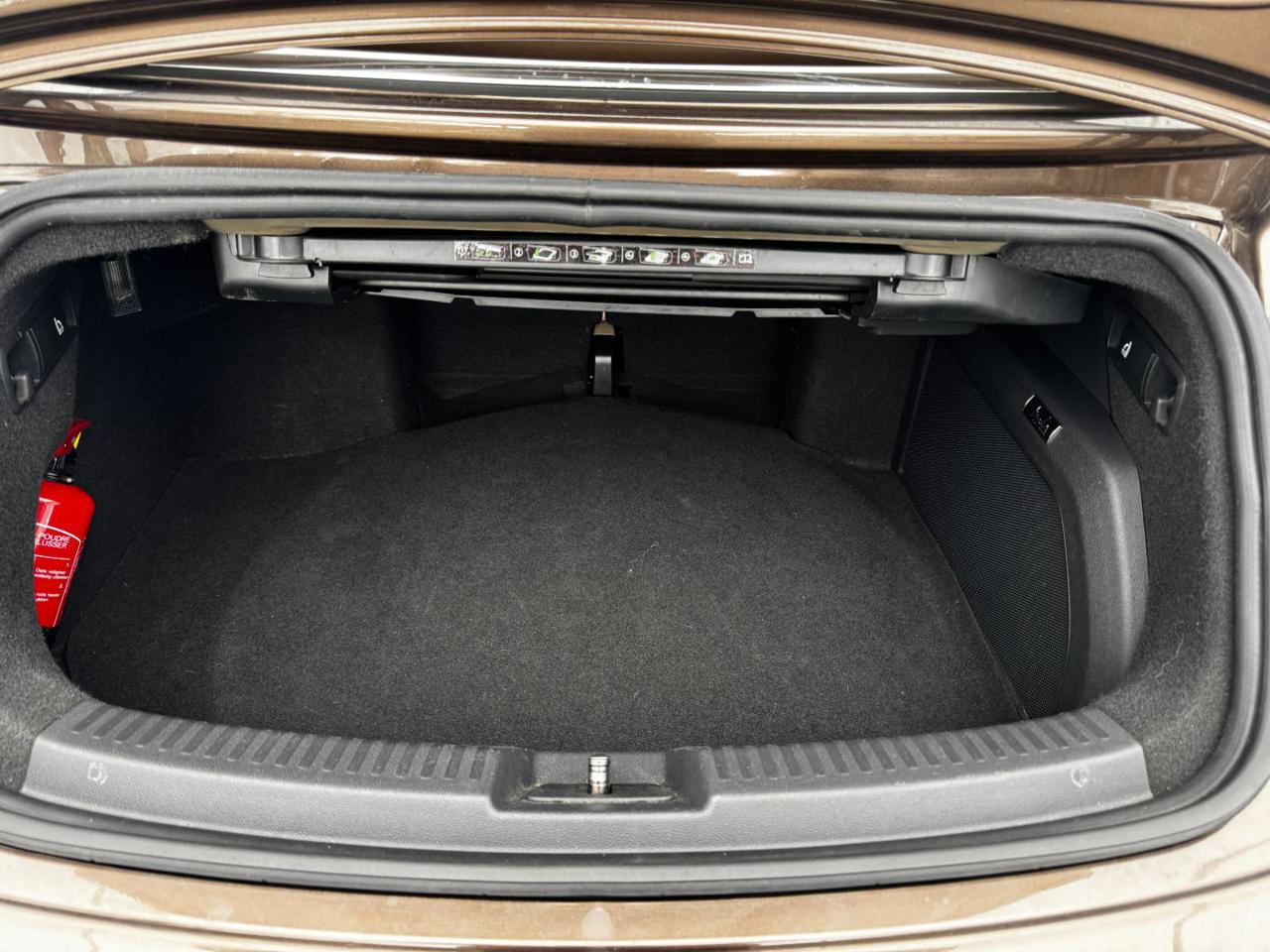 VOLKSWAGEN Maggiolino Cabrio 2.0 TDI 70s Design (Pelle/Xeno/Navi/LED) - 22