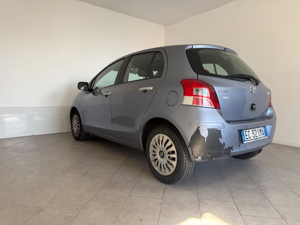TOYOTA Yaris 1.0 5 porte - 3