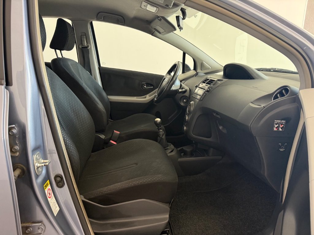 TOYOTA Yaris 1.0 5 porte - 8