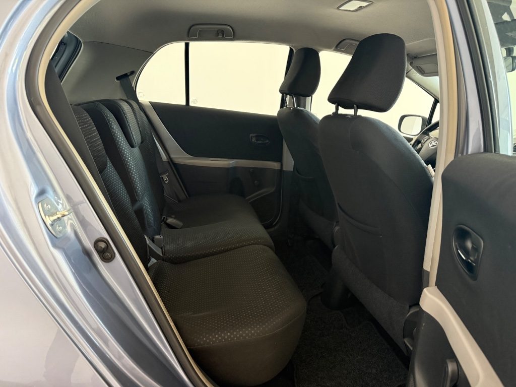 TOYOTA Yaris 1.0 5 porte - 9