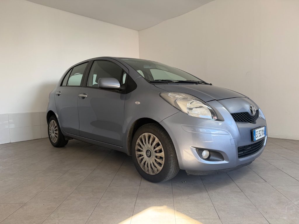 TOYOTA Yaris 1.0 5 porte - 12