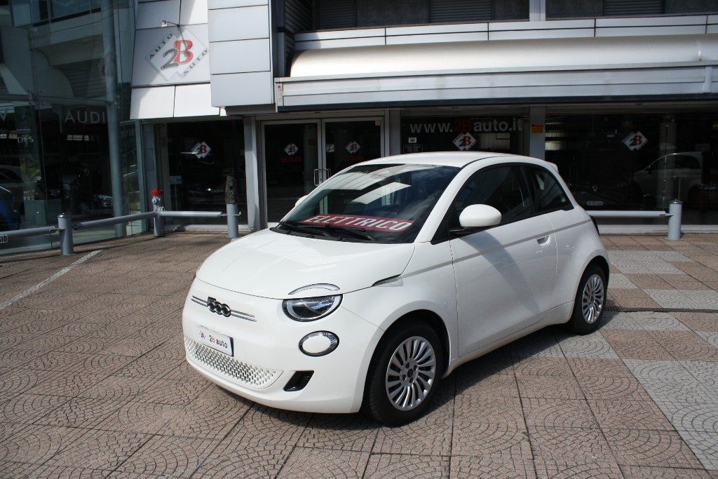 2B Auto ||| FIAT 500e 3+1 42 kWh Icon in vendita a Nova Milanese