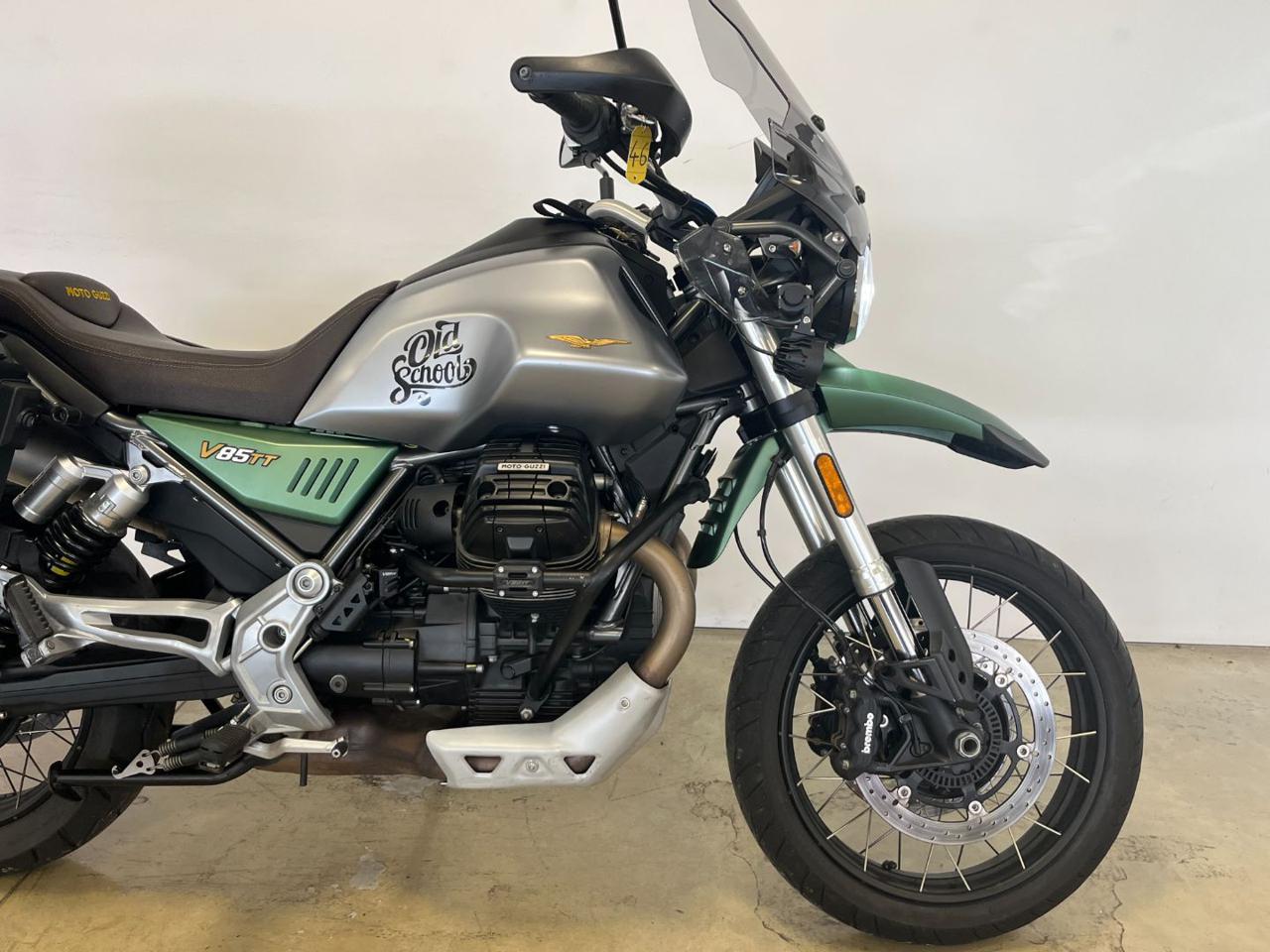 MOTO GUZZI V85 TT CENTENARIO - 5