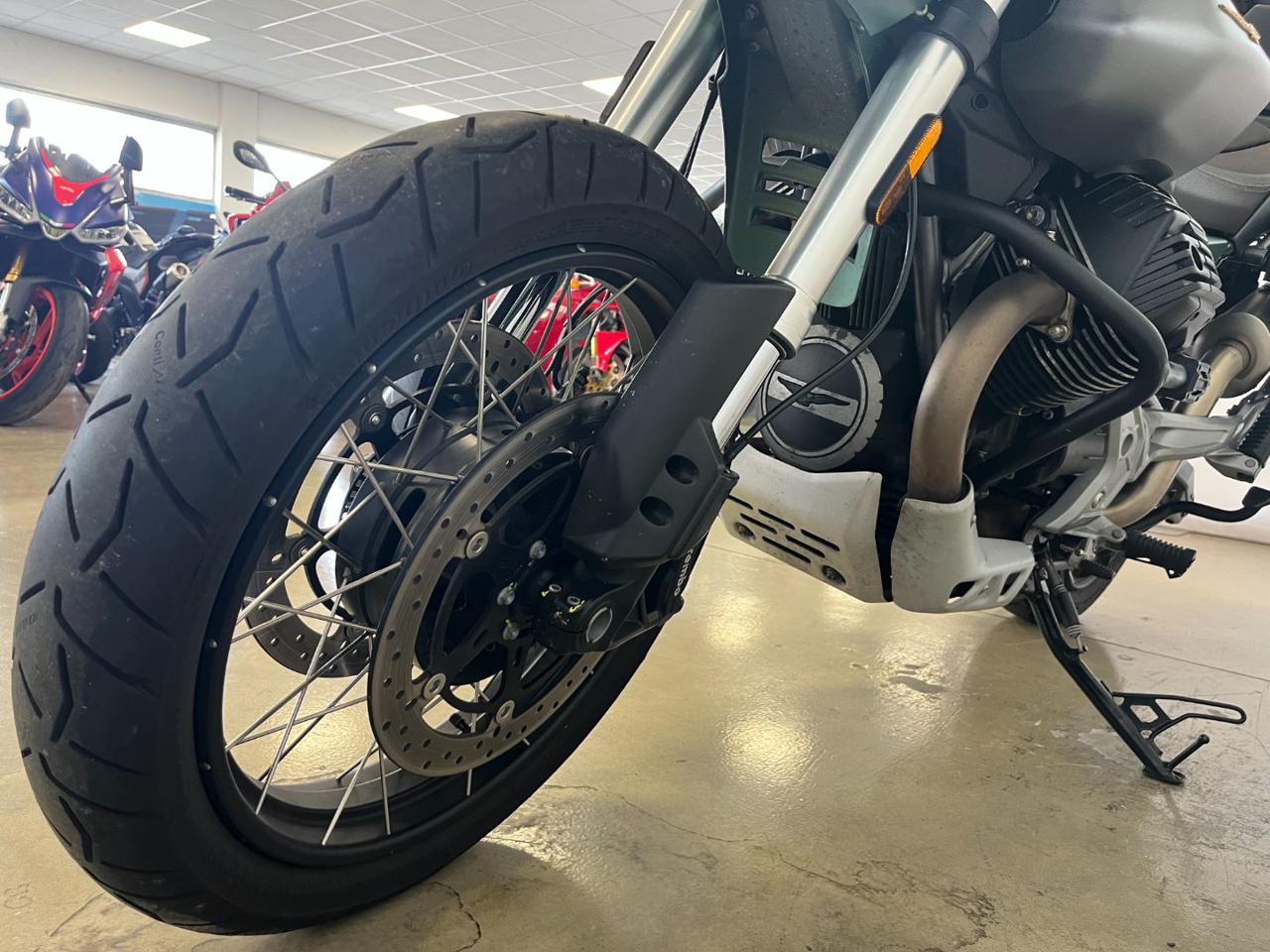 MOTO GUZZI V85 TT CENTENARIO - 3