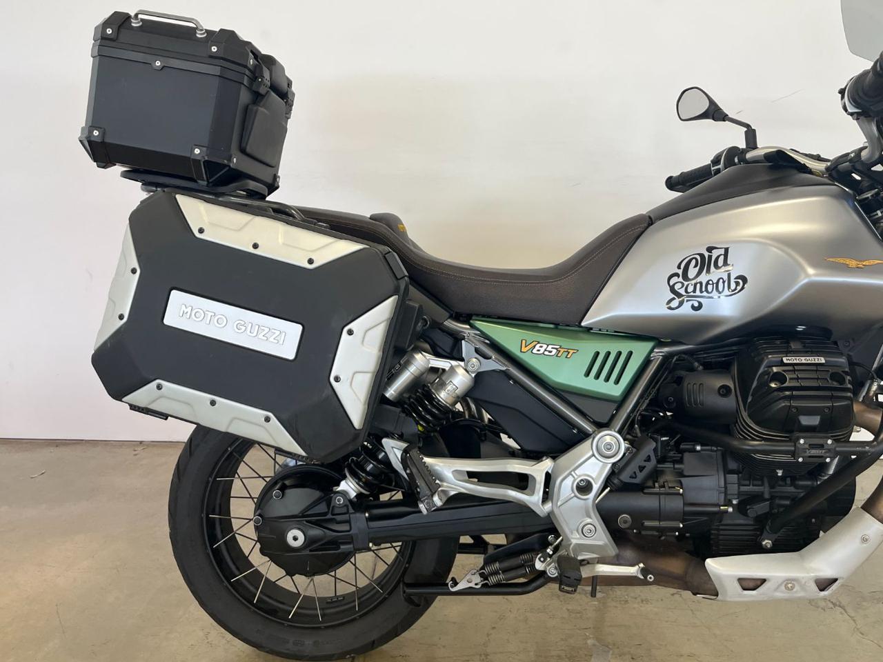 MOTO GUZZI V85 TT CENTENARIO - 6