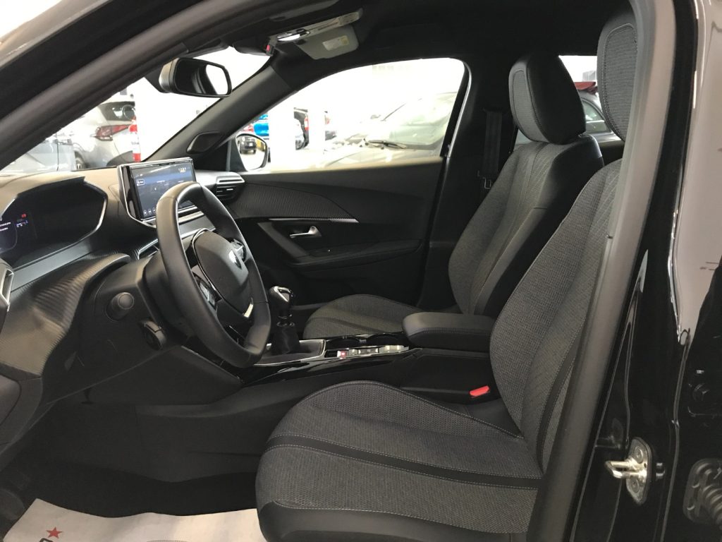 PEUGEOT 2008 PureTech 100 S&S Allure - 20