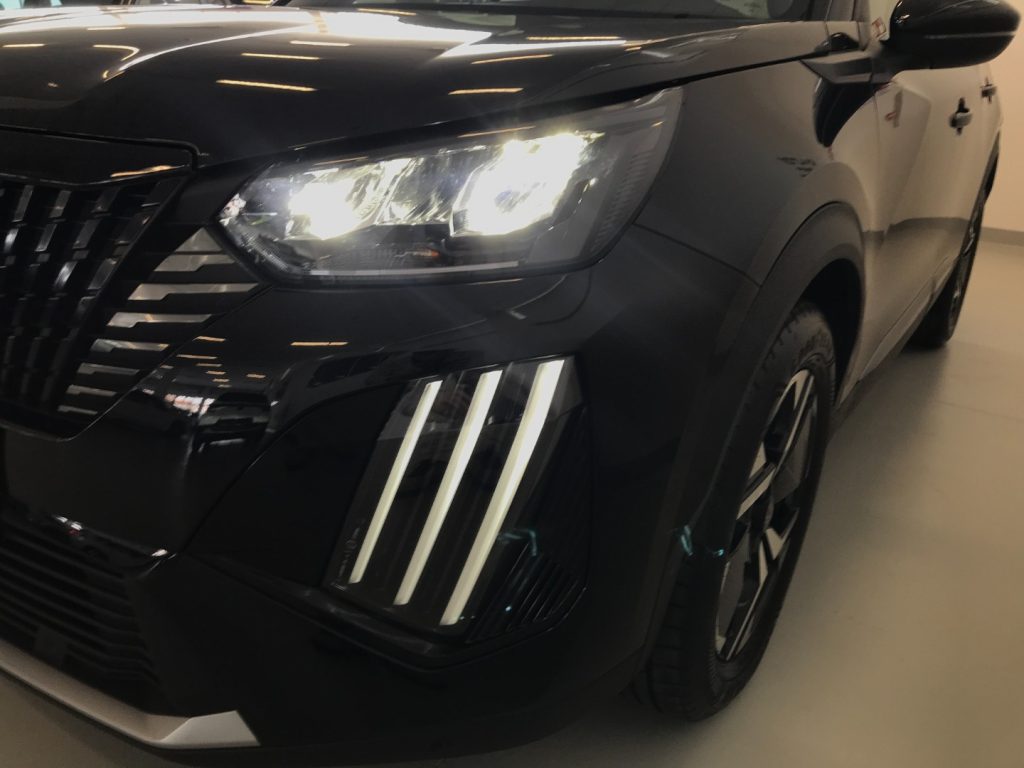 PEUGEOT 2008 PureTech 100 S&S Allure - 24